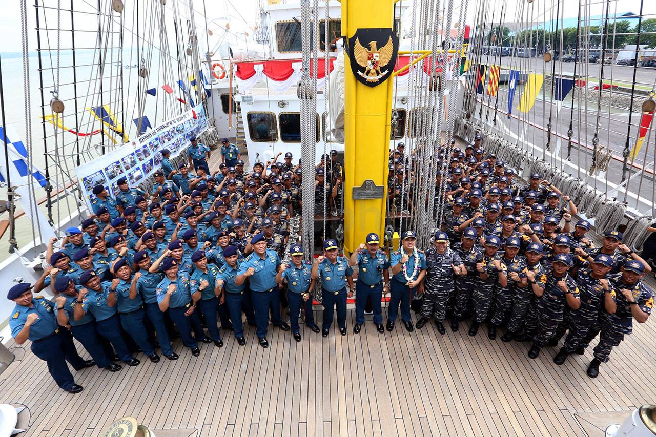 KRI Bima Suci Tiba di...