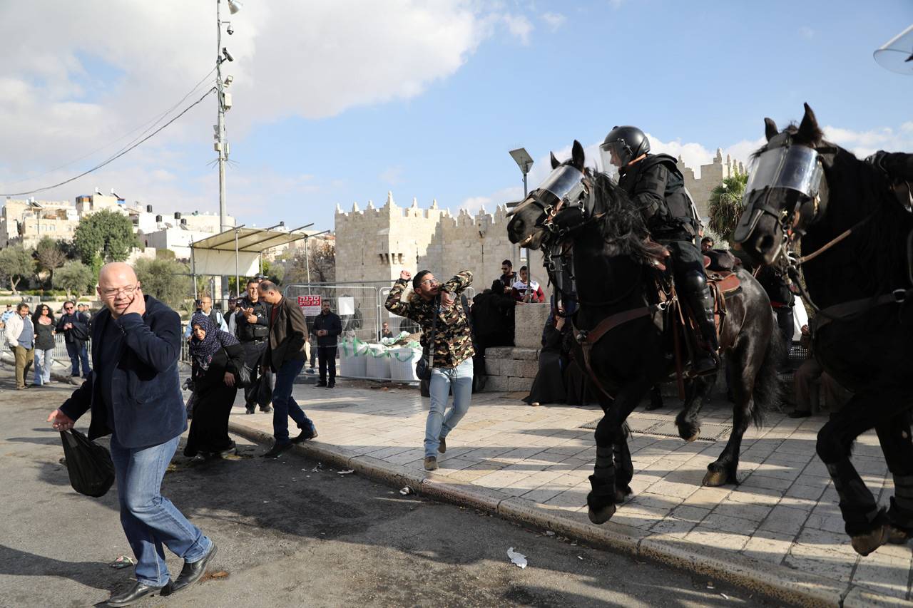 Bentrok Warga Palestina...