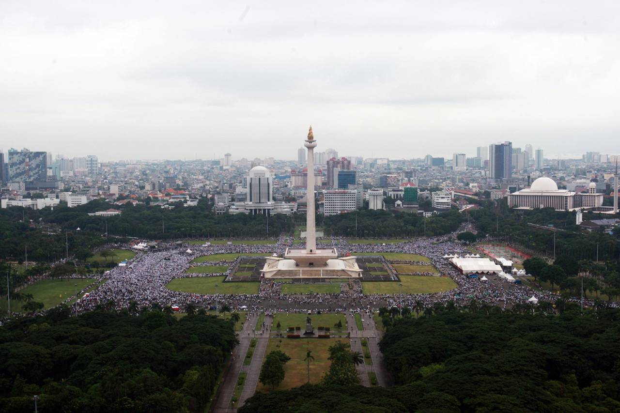 Ratusan Ribu Massa Aksi...
