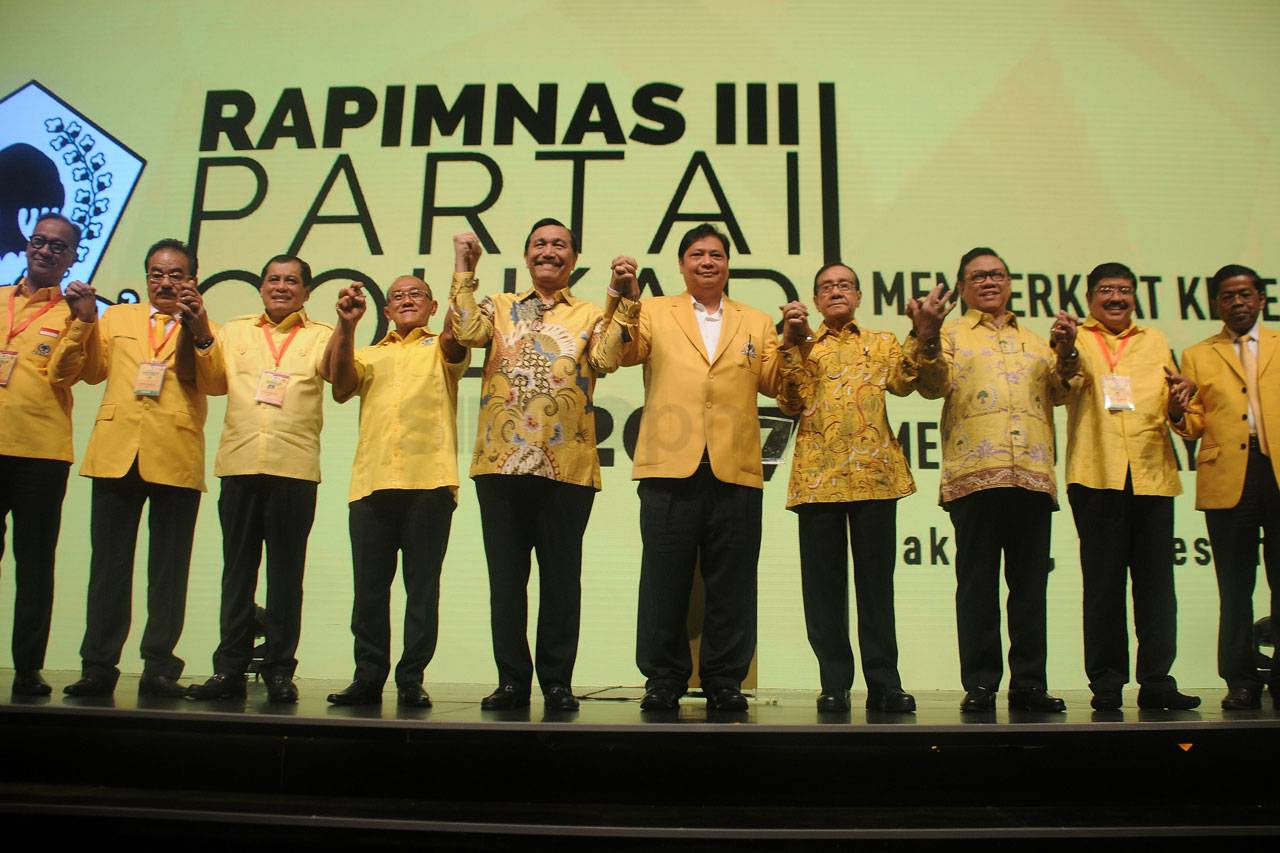 Airlangga Hartarto Buka...