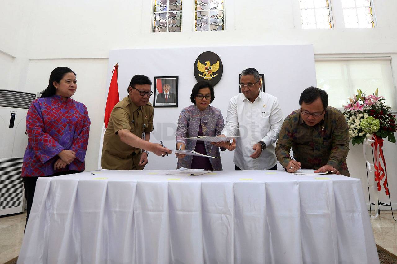 Empat Menteri Tandatangani...