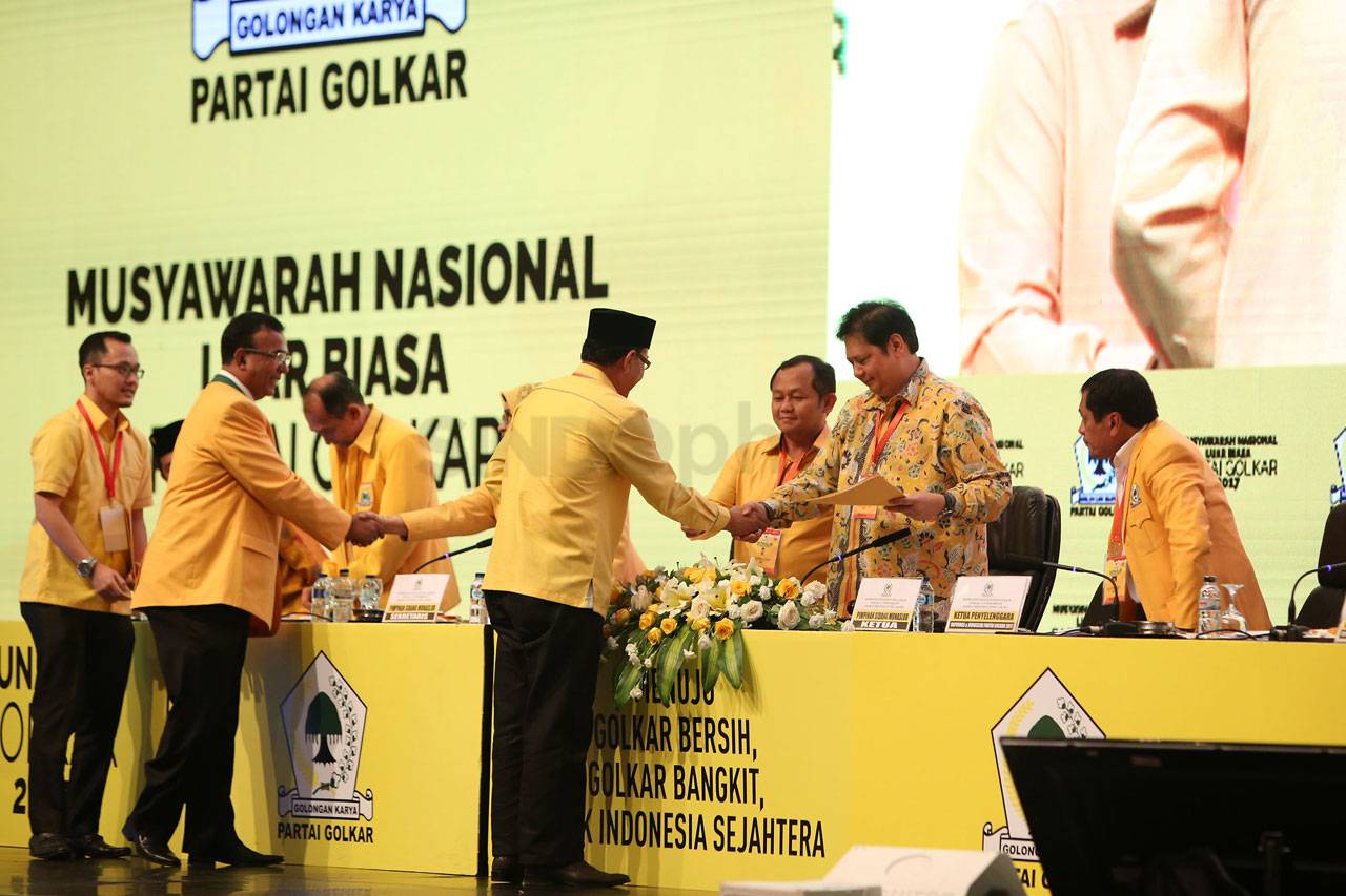 Airlangga Hartarto Dengarkan...