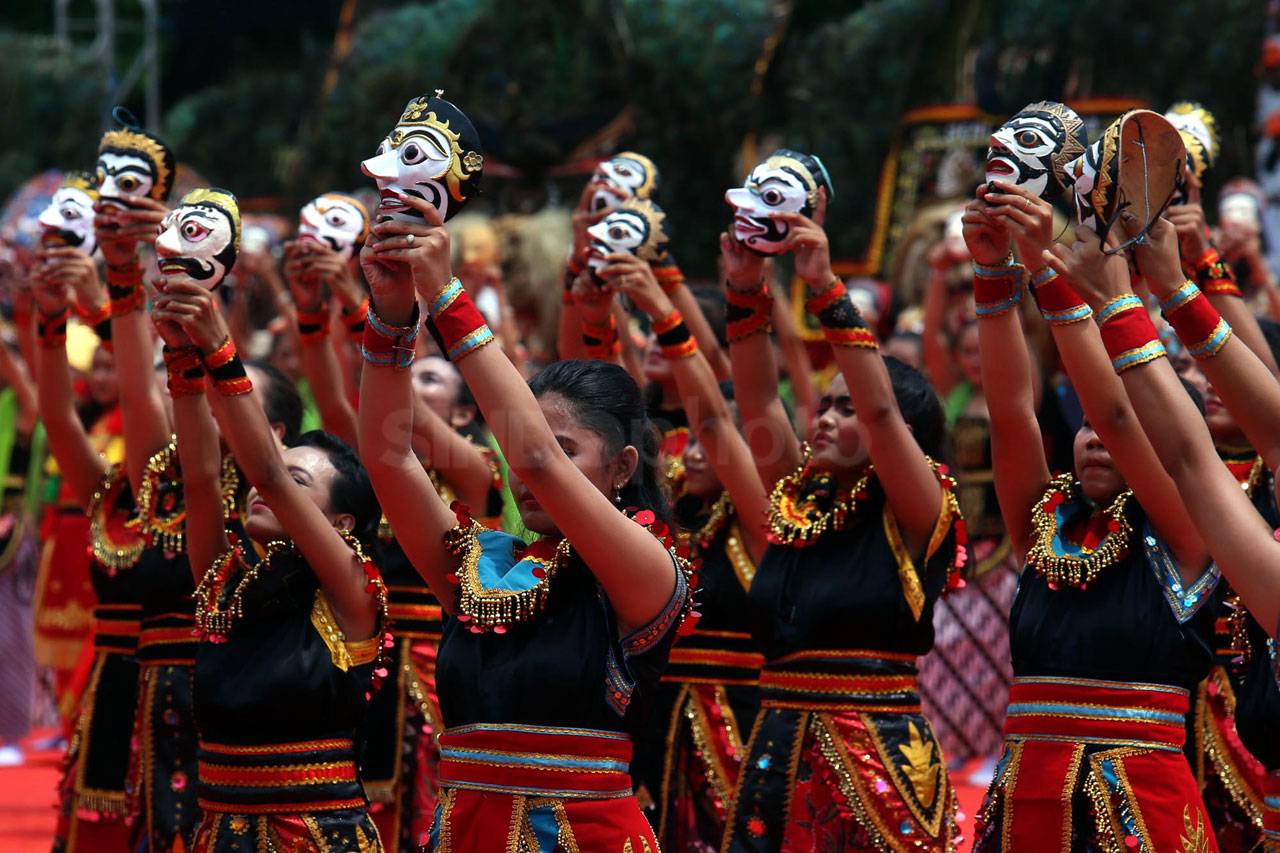 Menko PMK Hadiri Peringatan...