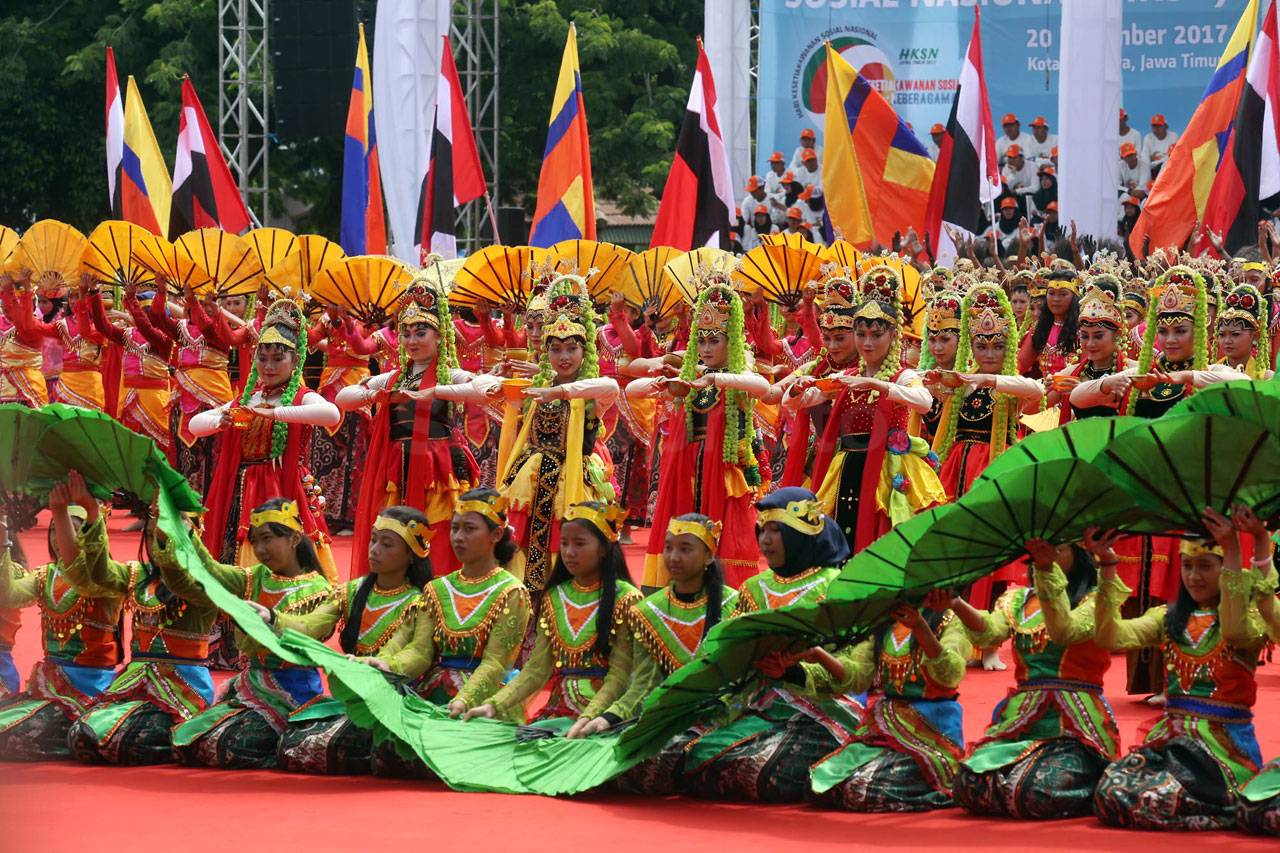 Menko PMK Hadiri Peringatan...