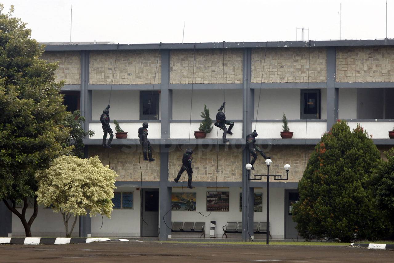 Panglima TNI Kunjungi...