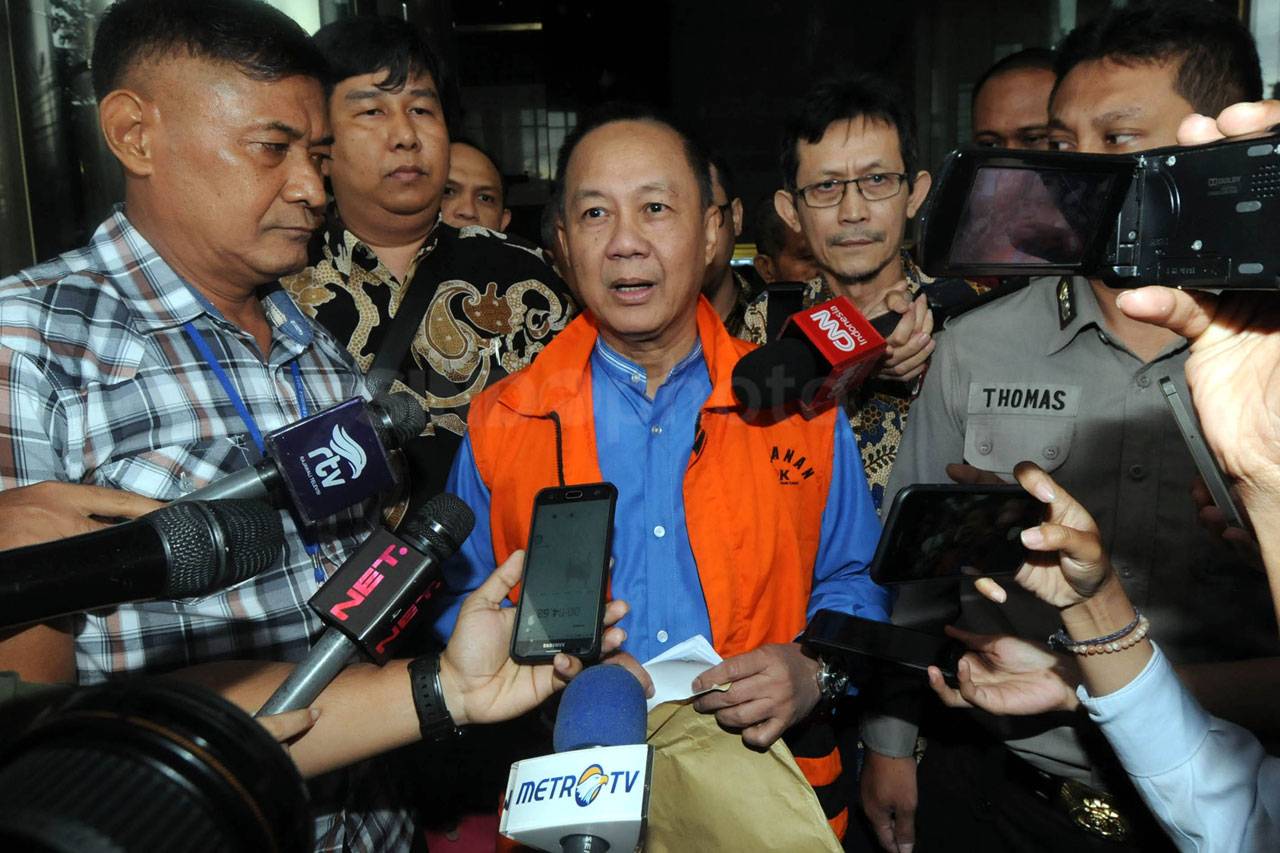 KPK Tahan Mantan Kepala...