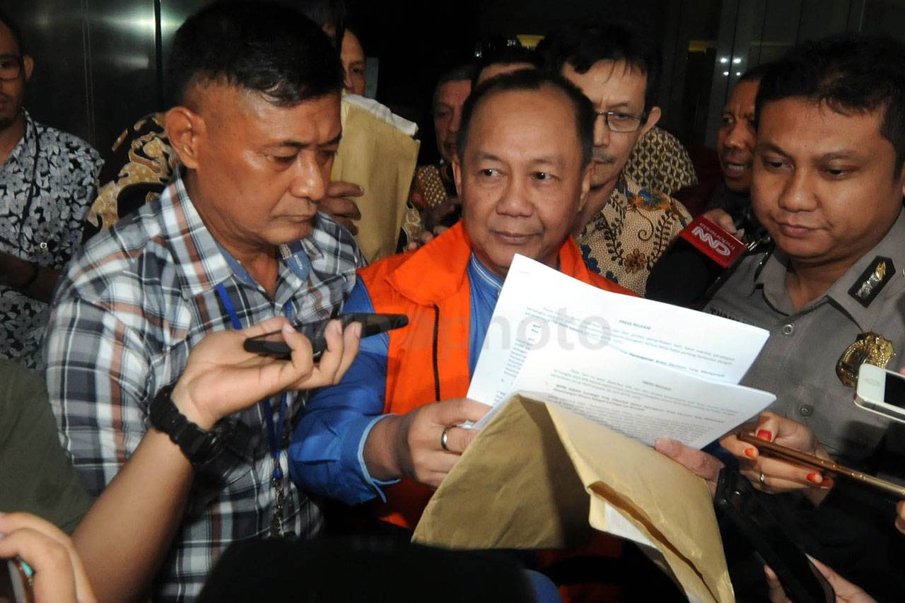 KPK Tahan Mantan Kepala...