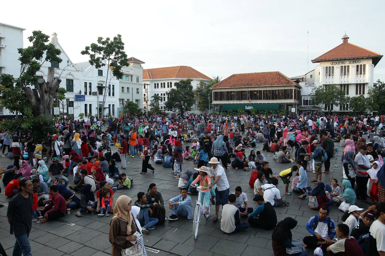 Menikmati Senja di Kota...
