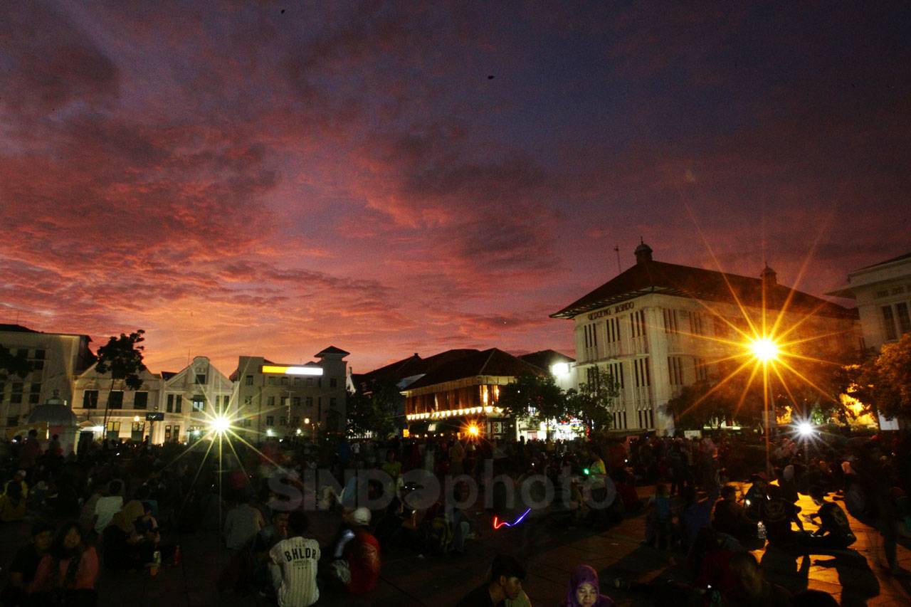 Menikmati Senja di Kota...