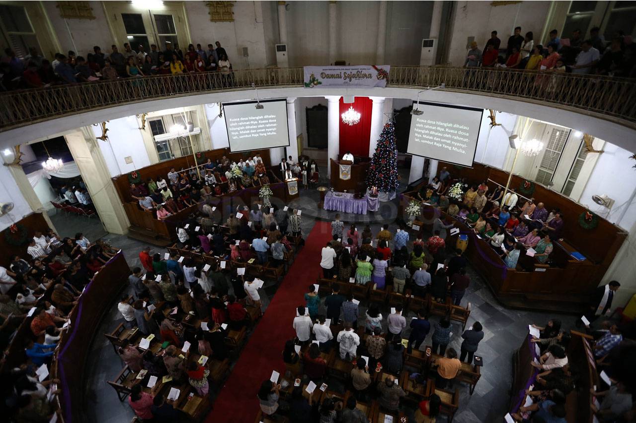 Misa Natal di Gereja...