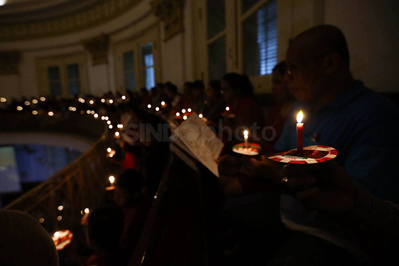 Misa Natal di Gereja...
