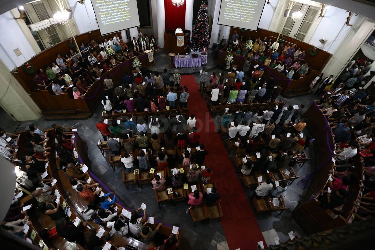Misa Natal di Gereja...