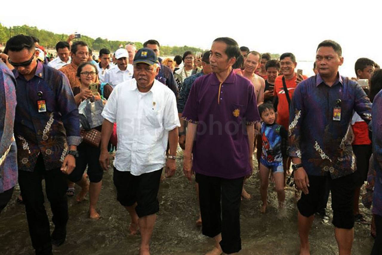 Presiden Jokowi Kunjungi...