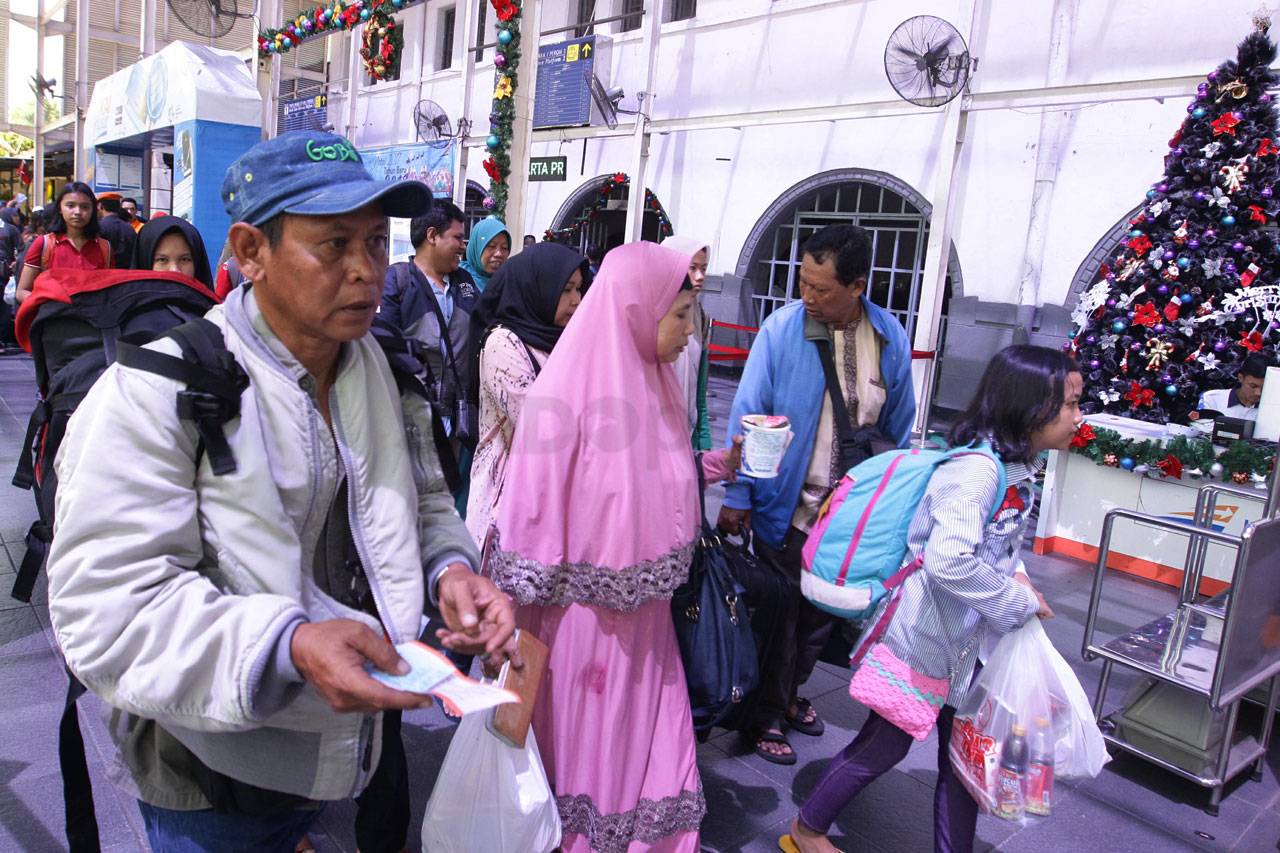 Libur Akhir Tahun, Stasiun...