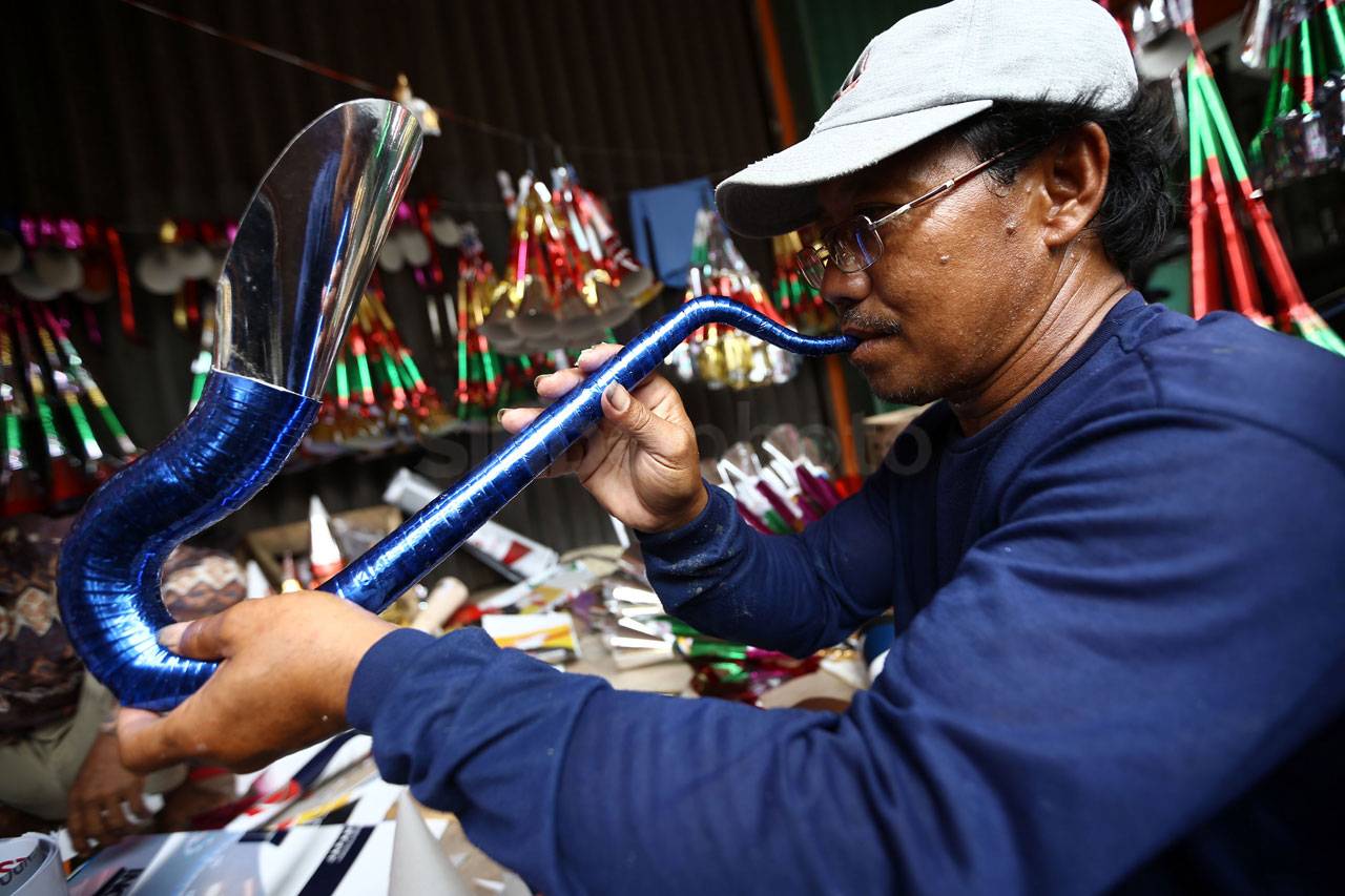 Pedagang Terompet Musiman...