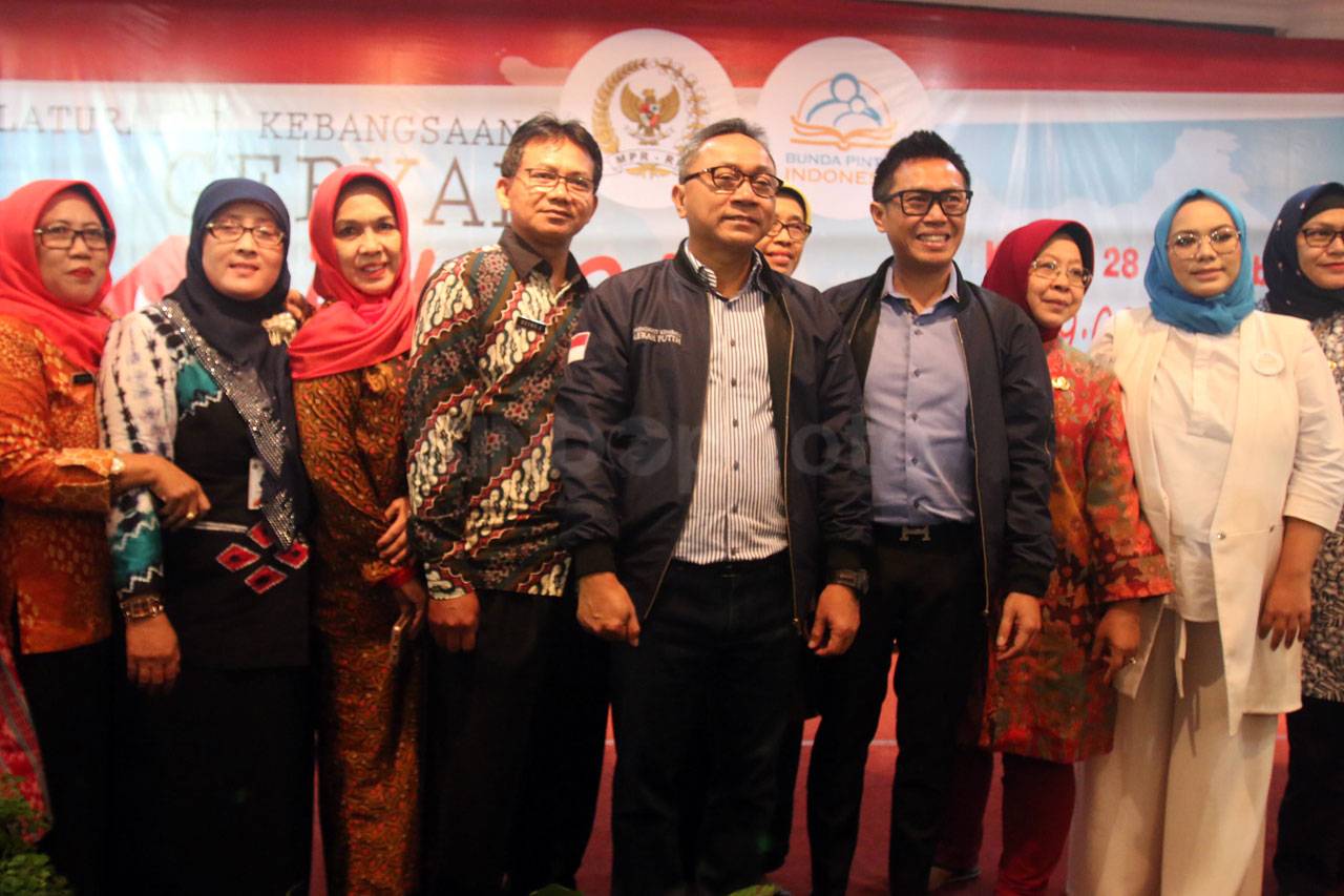 Ketua MPR Sosialisasikan...