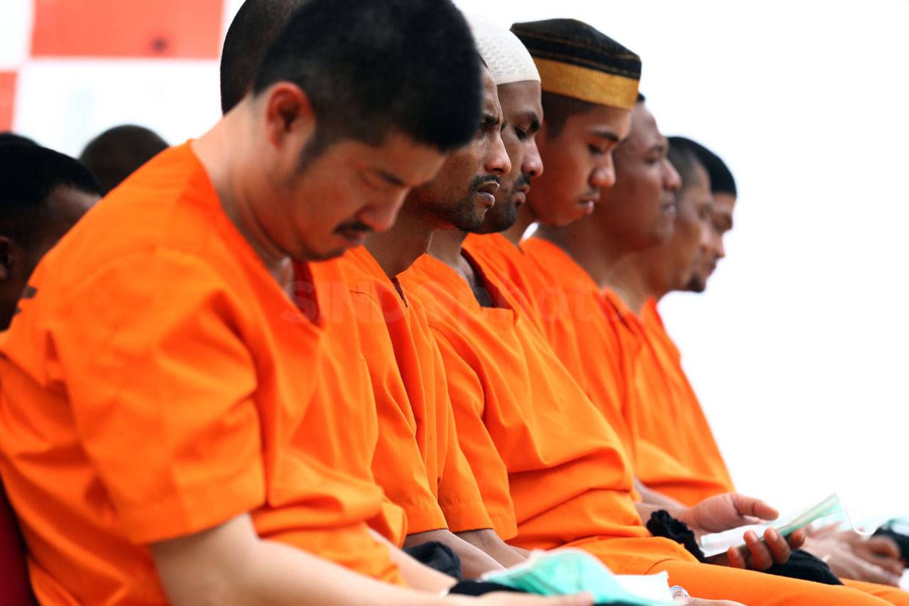 Polri dan BNN Musnahkan...