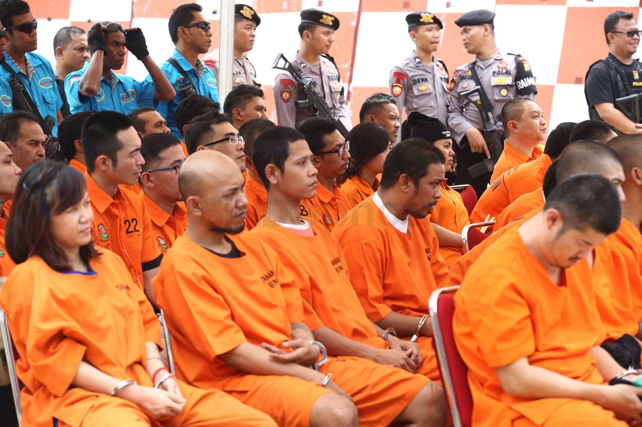 Polri dan BNN Musnahkan...
