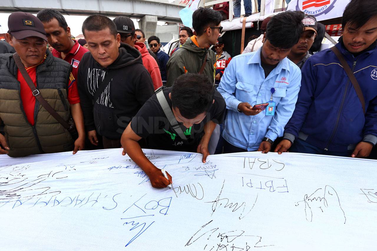 Karyawan JICT Gelar...