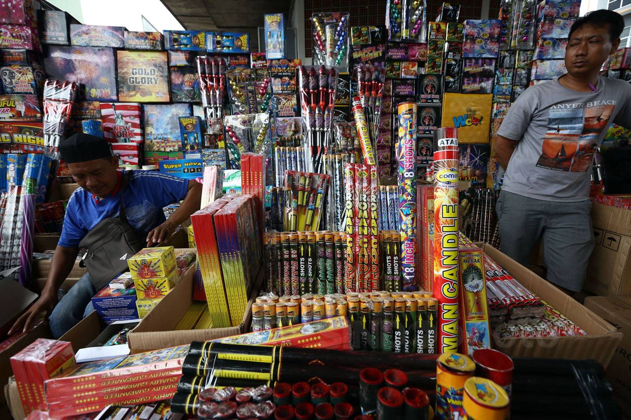 Berburu Kembang Api...