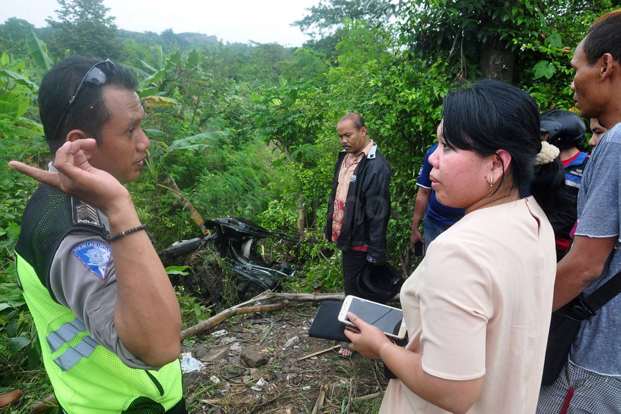 Rem Blong, Pick Up Bermuatan...