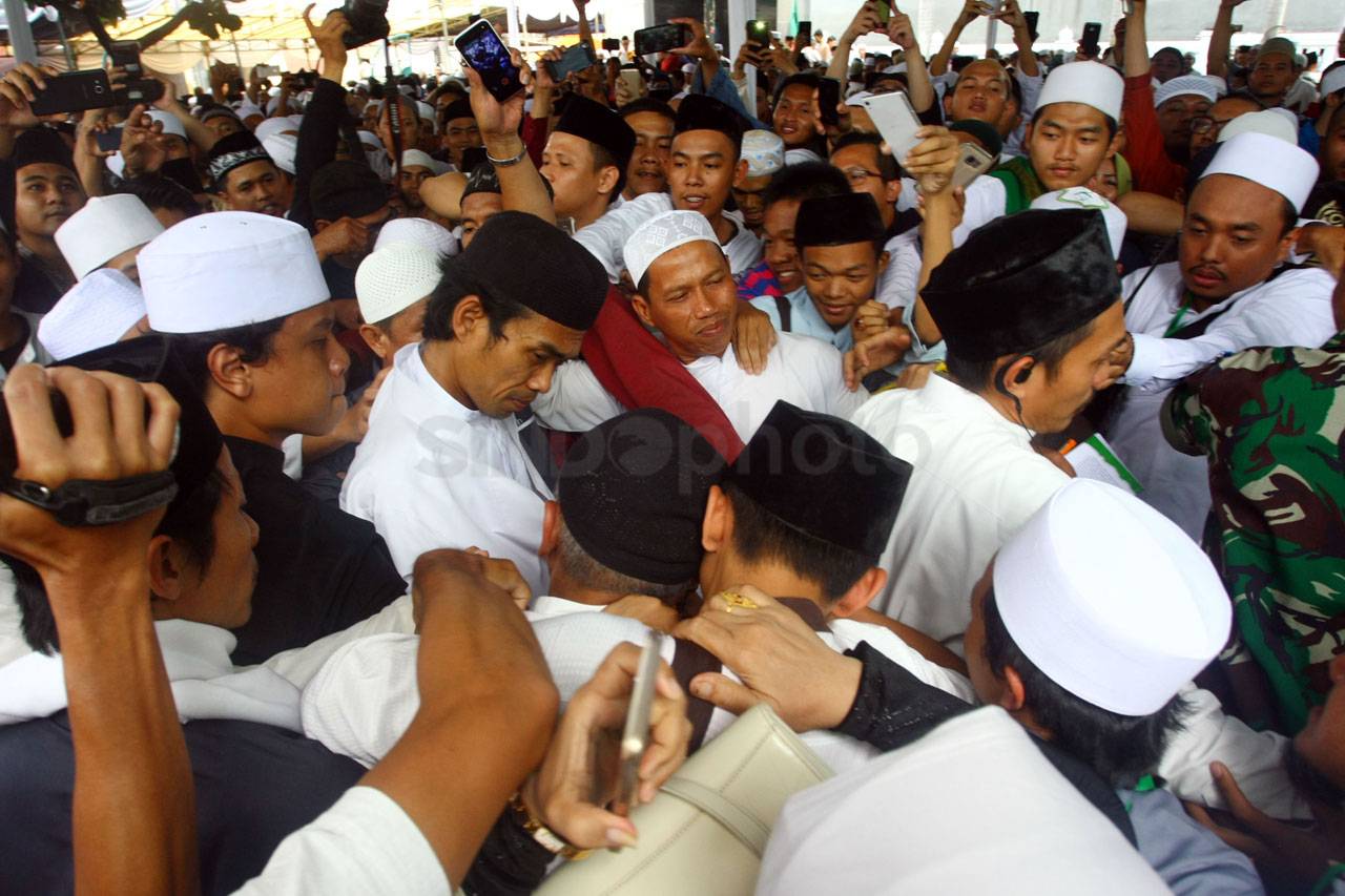 Ustaz Abdul Somad Hadiri...