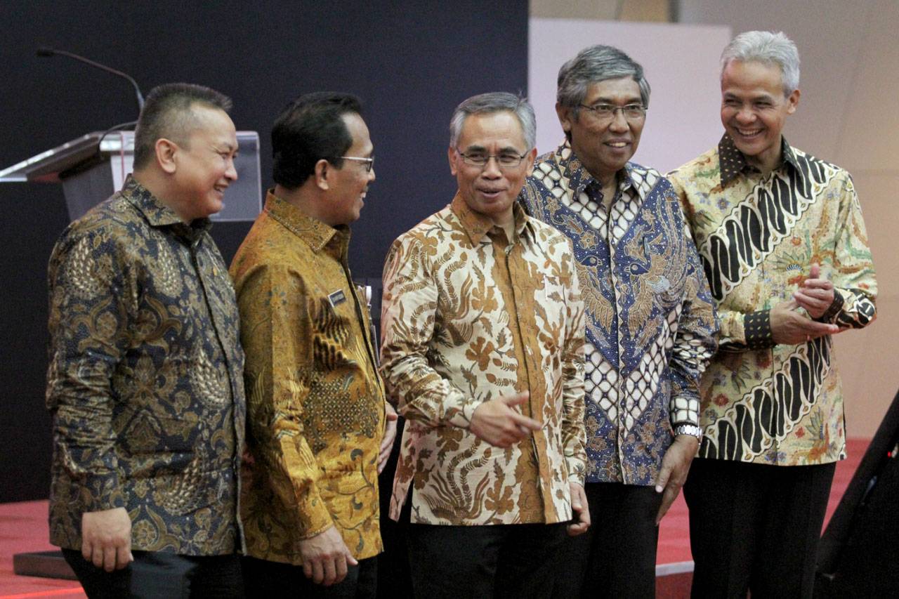 OJK Luncurkan Peraturan...