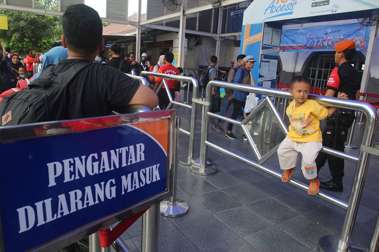 Stasiun Senen Masih...