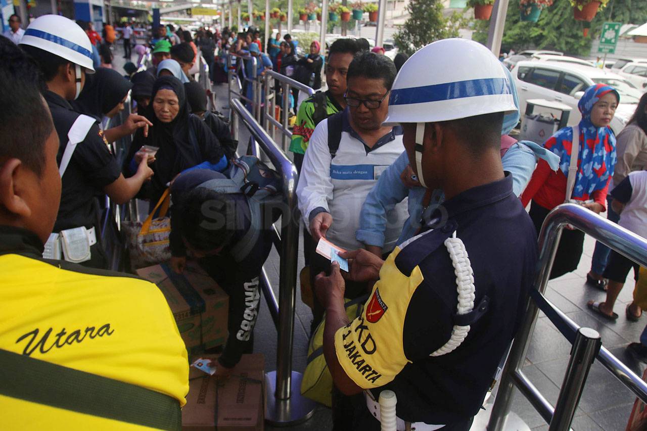 Stasiun Senen Masih...