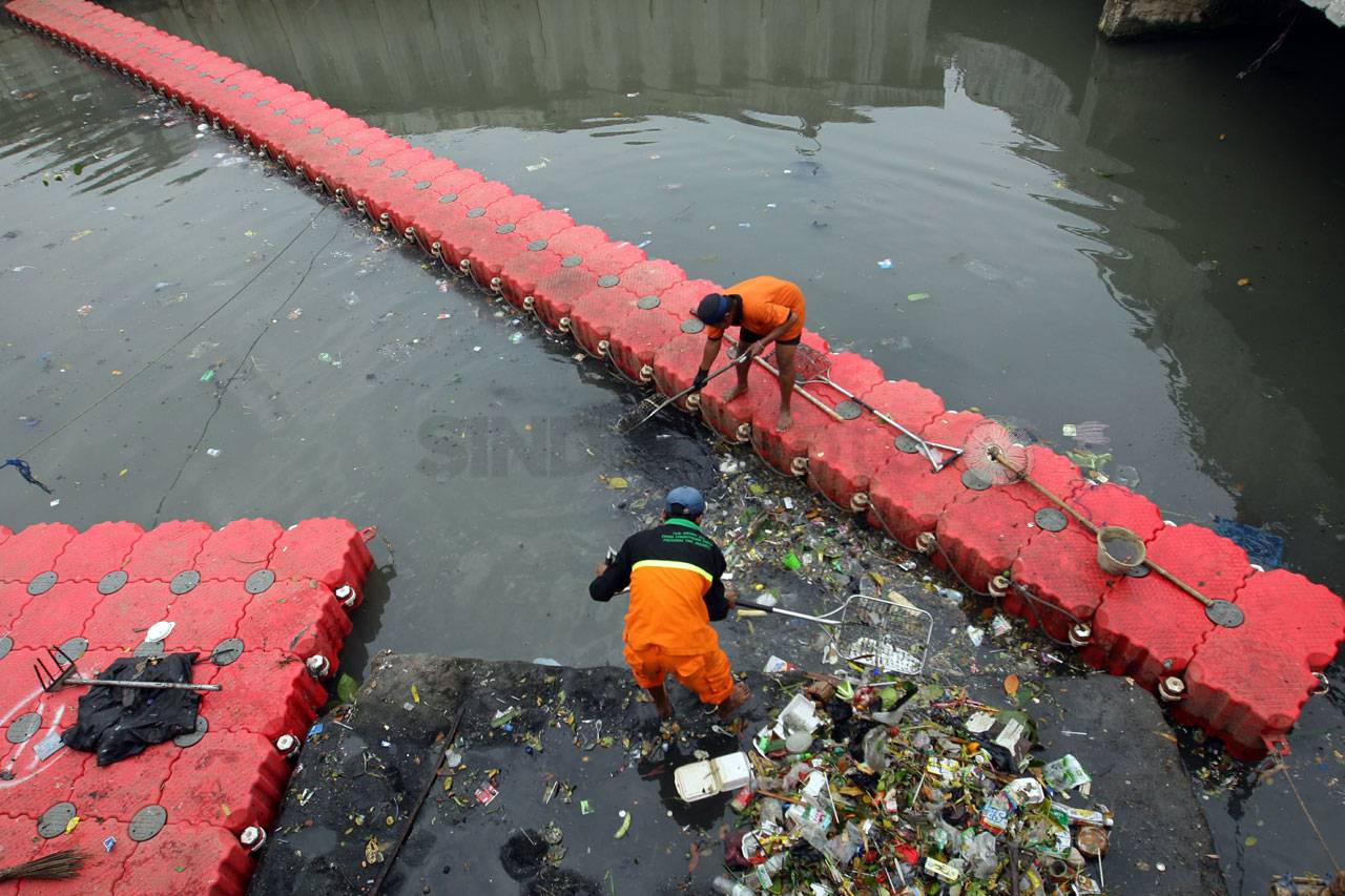 Bersih-Bersih Sampah...
