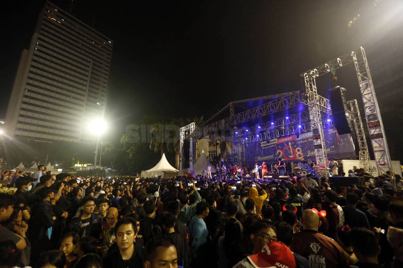 Pesta Kembang Api Meriahkan...