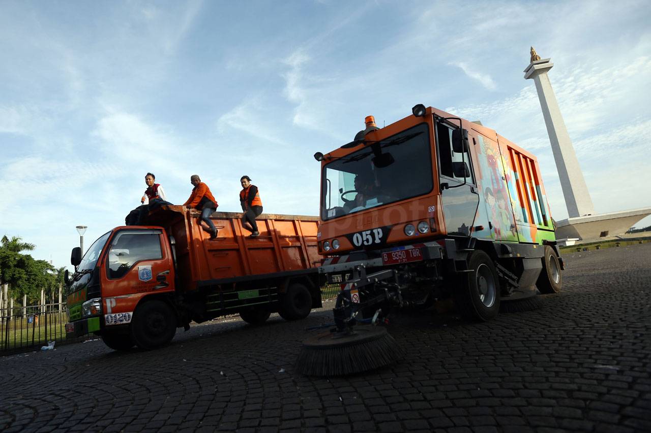 Bersih-Bersih Sampah...