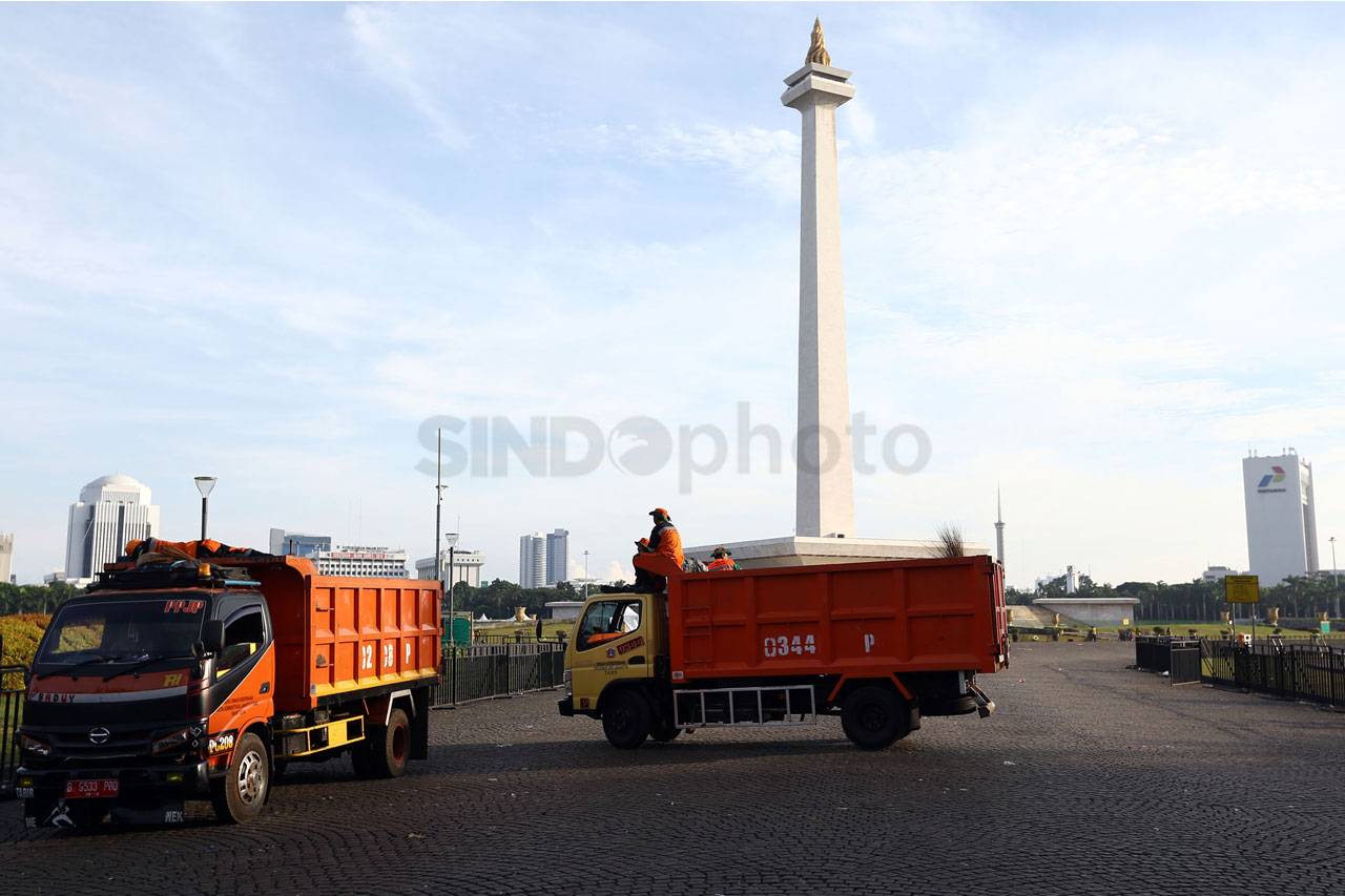 Bersih-Bersih Sampah...