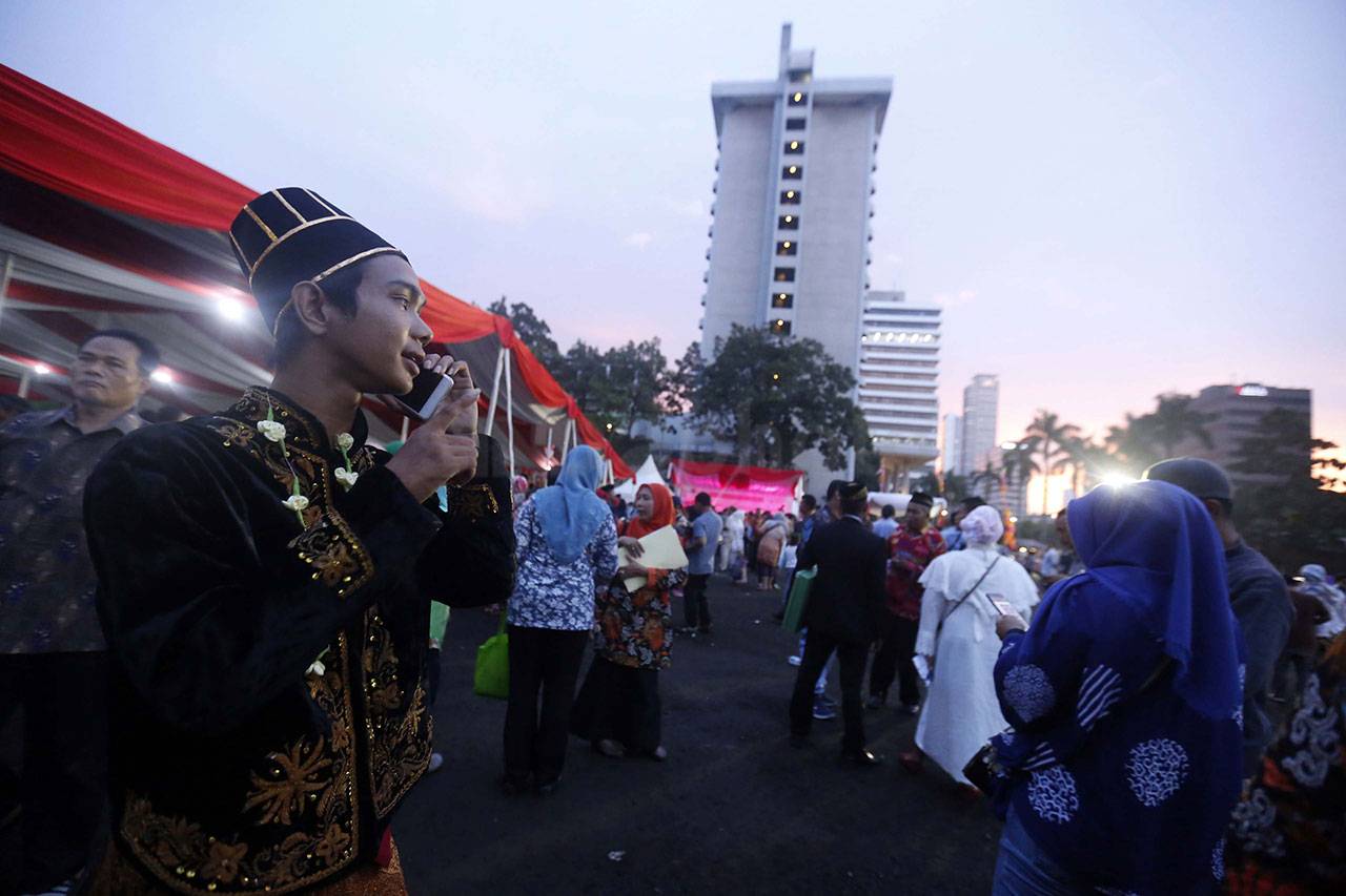 Ratusan Calon Penganten...