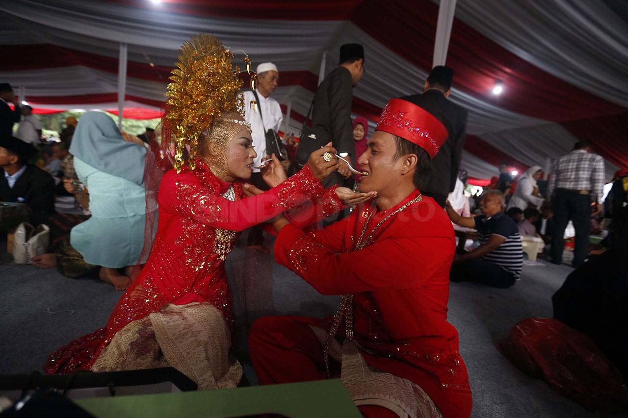 Ratusan Calon Penganten...
