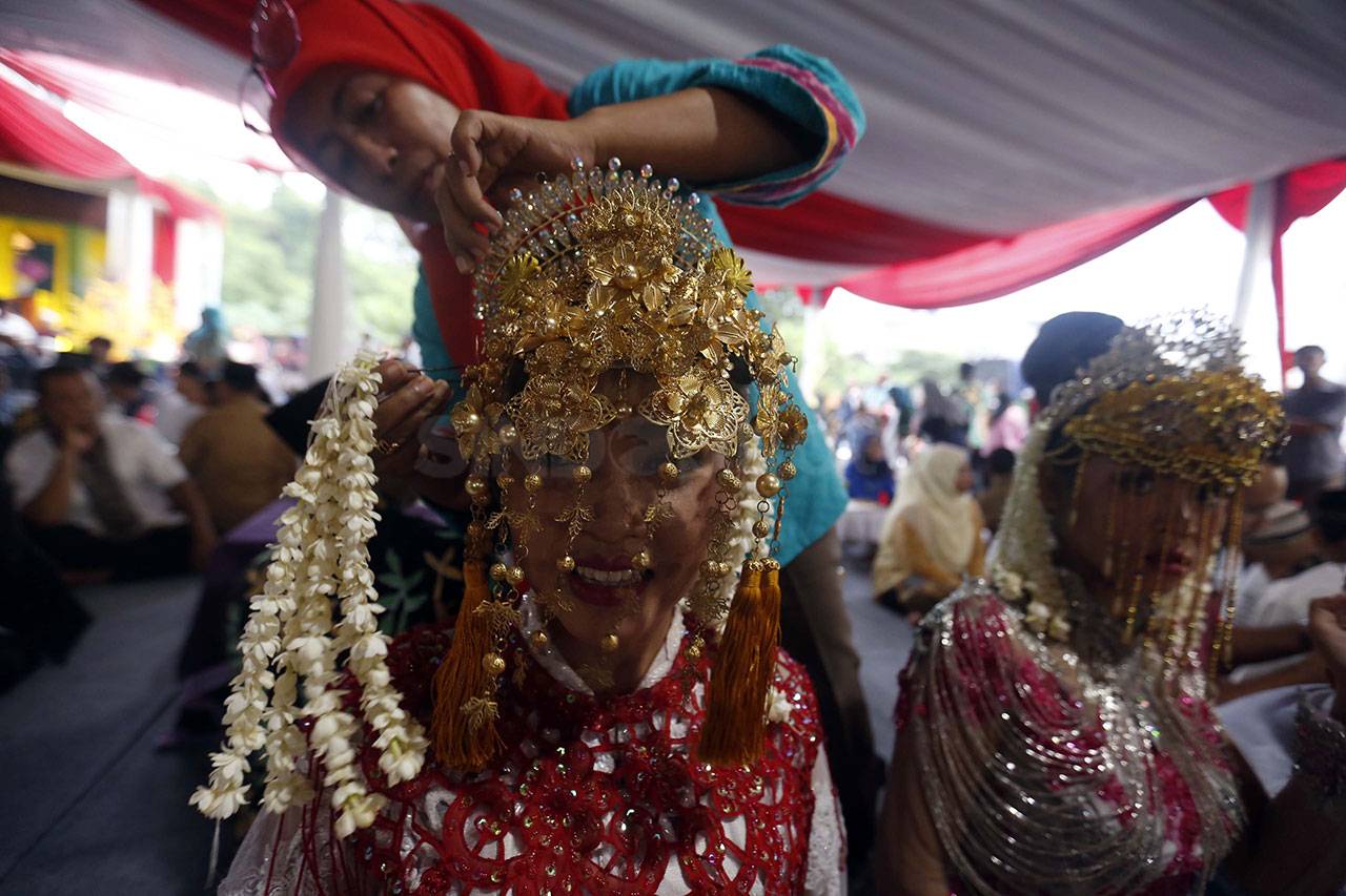 Ratusan Calon Penganten...