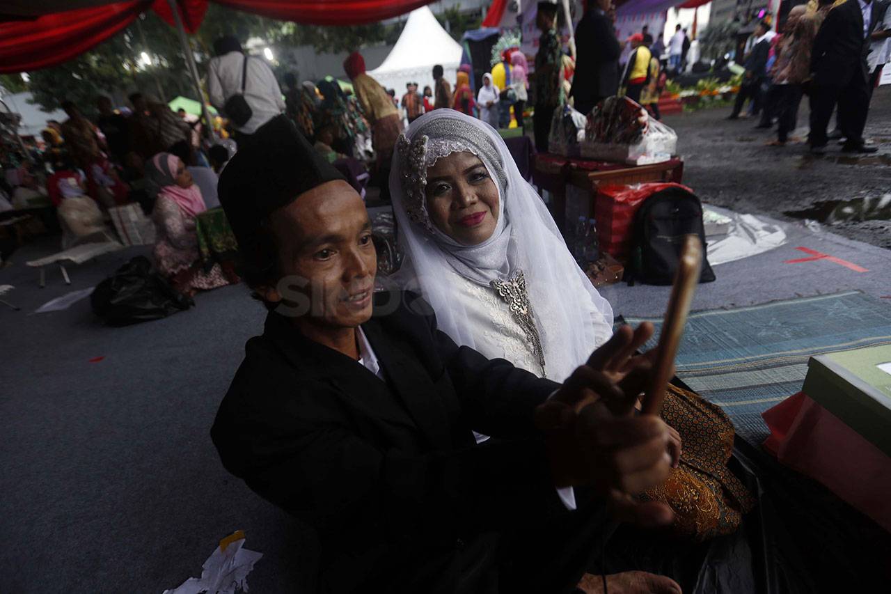Ratusan Calon Penganten...