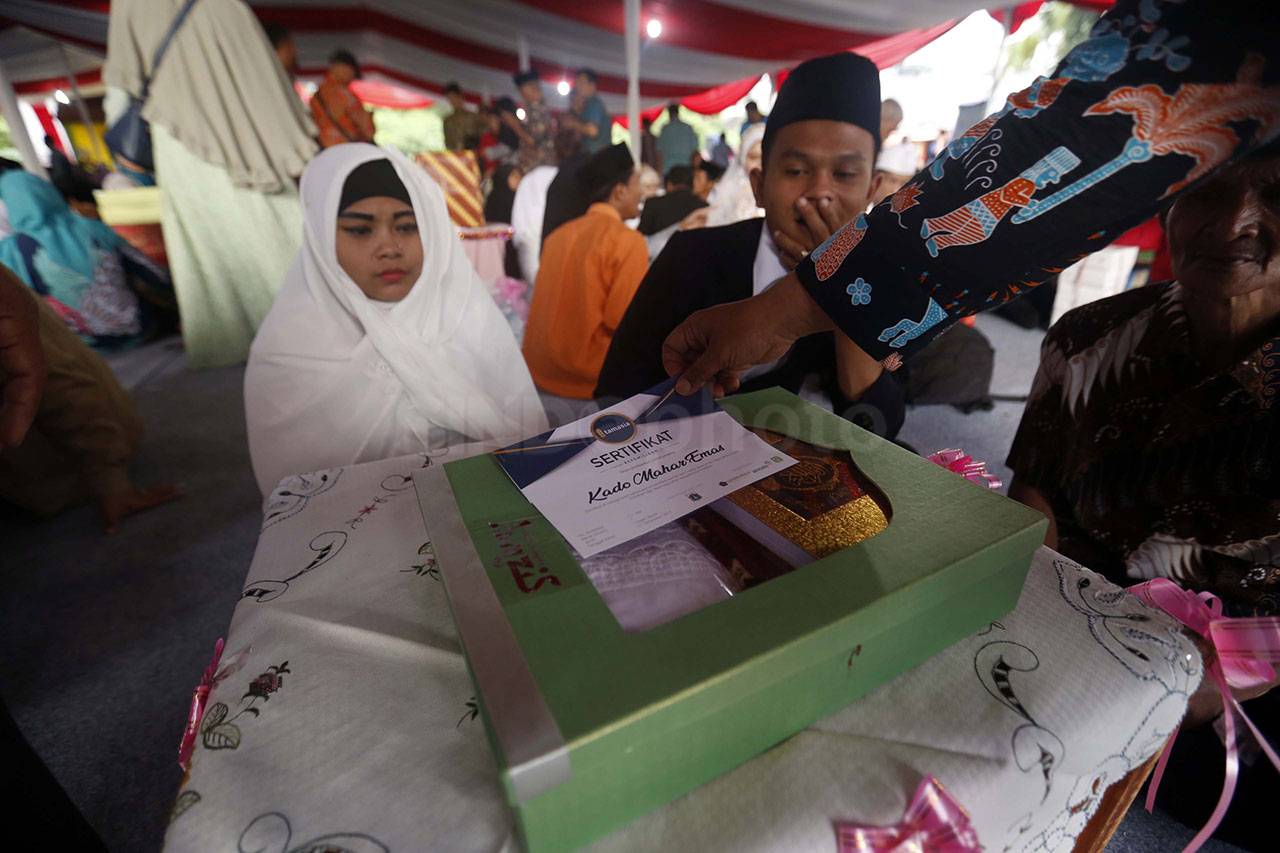 Ratusan Calon Penganten...