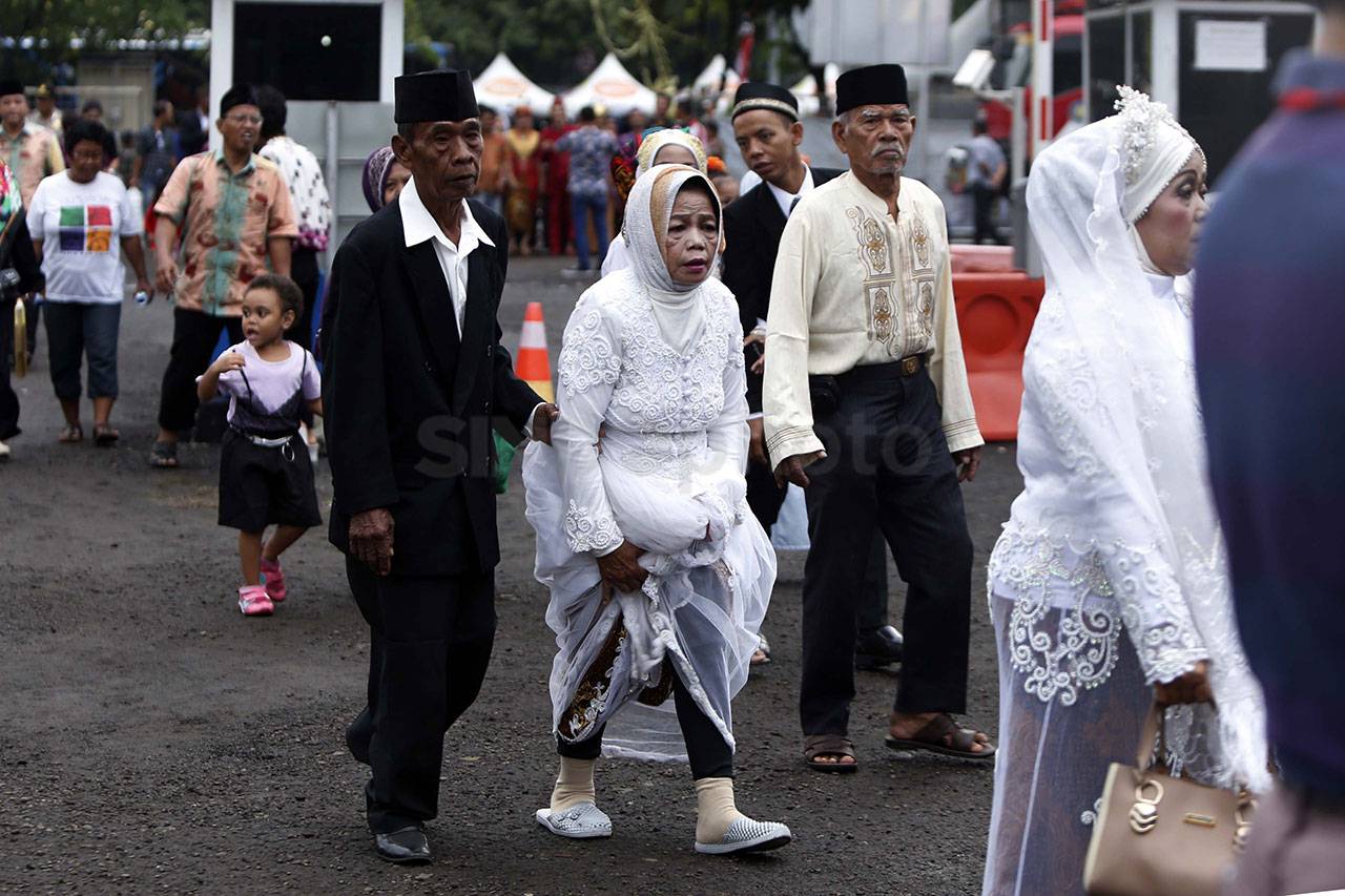 Ratusan Calon Penganten...