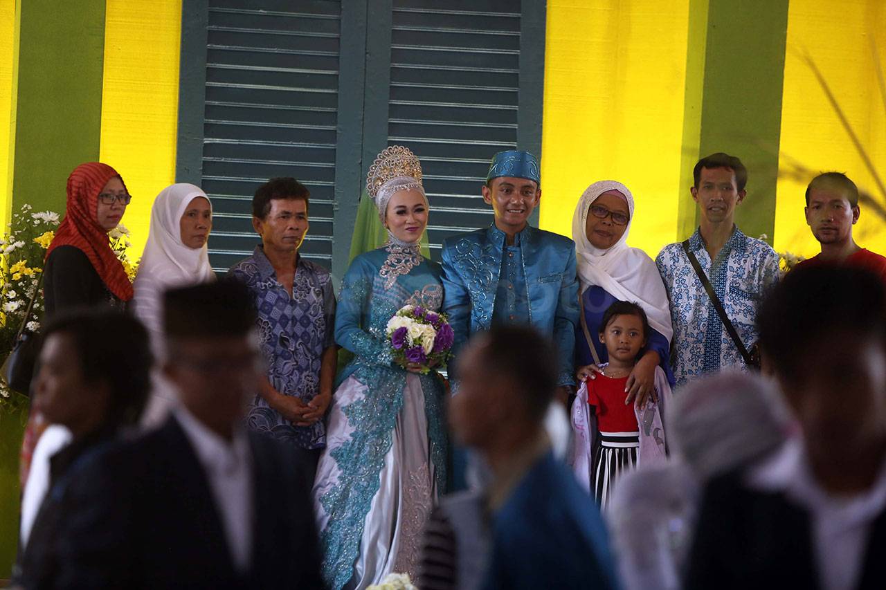 Ratusan Calon Penganten...