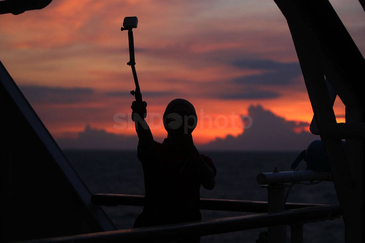 Terpesona Sunset Pertama...