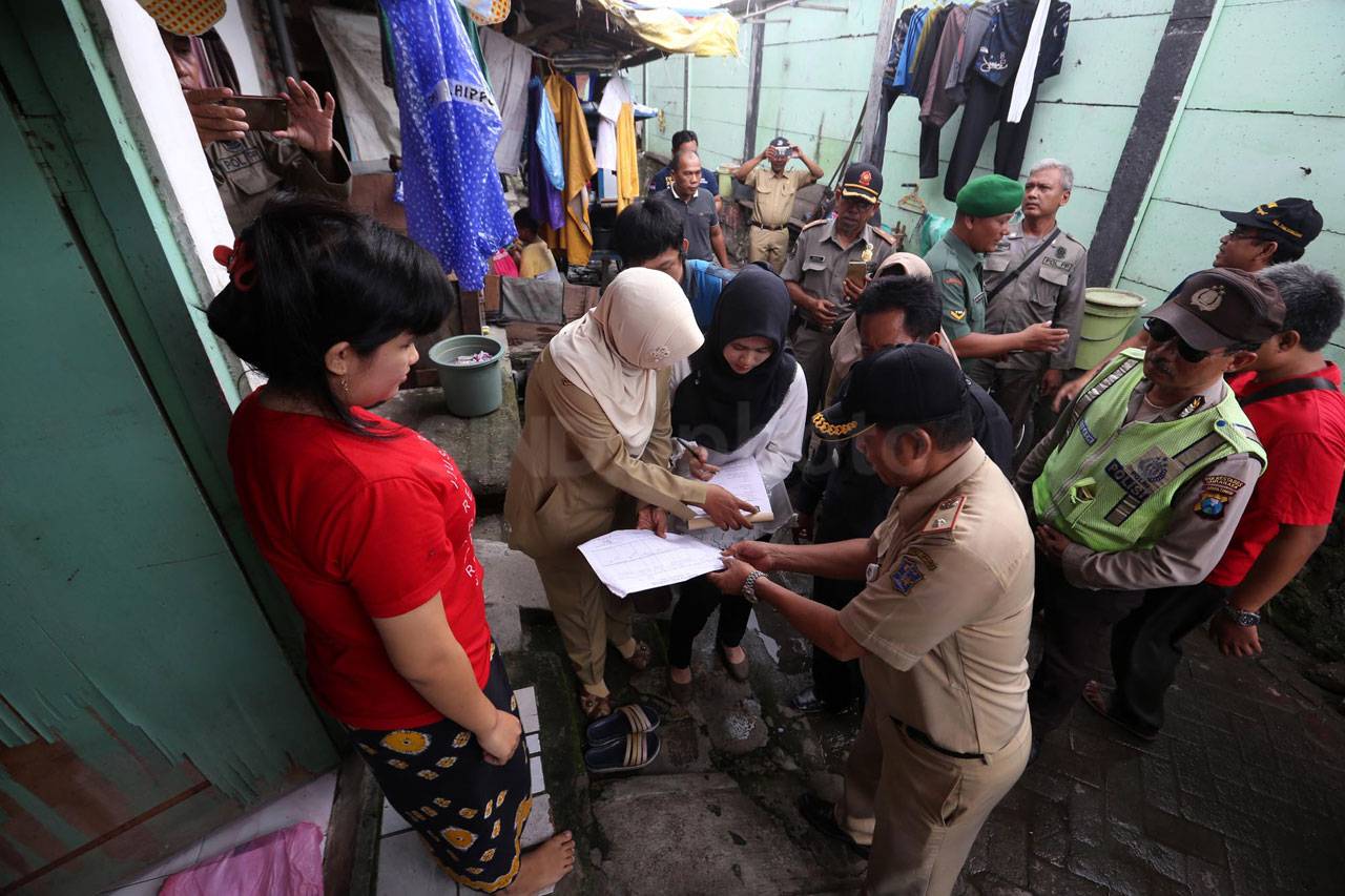Pemkot Surabaya Gelar...