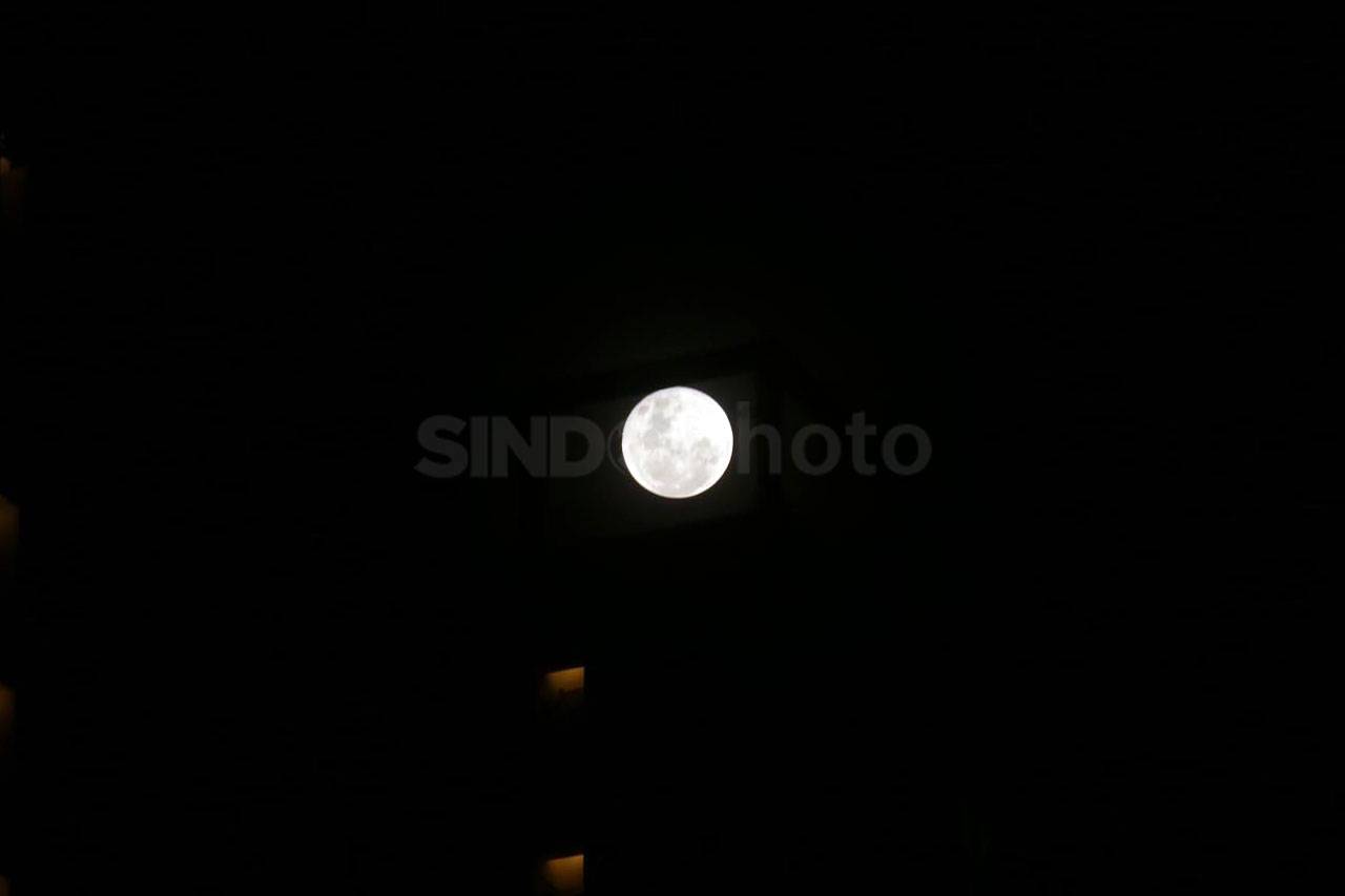 Melihat Keindahan Supermoon...