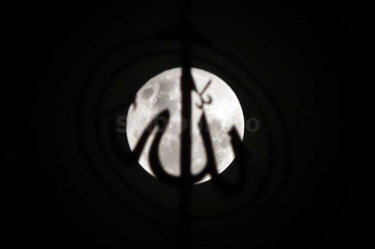 Melihat Keindahan Supermoon...