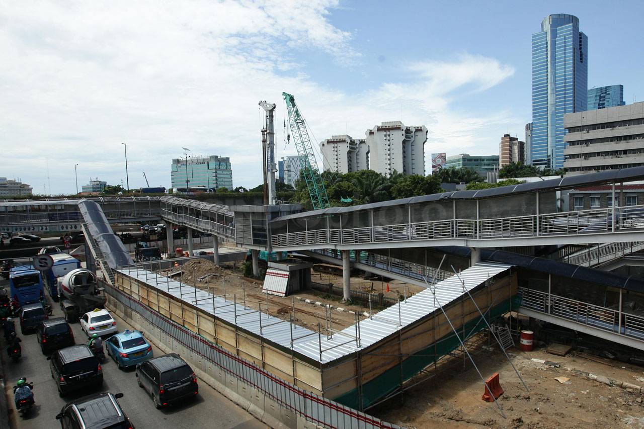 Pembangunan JPO LRT...