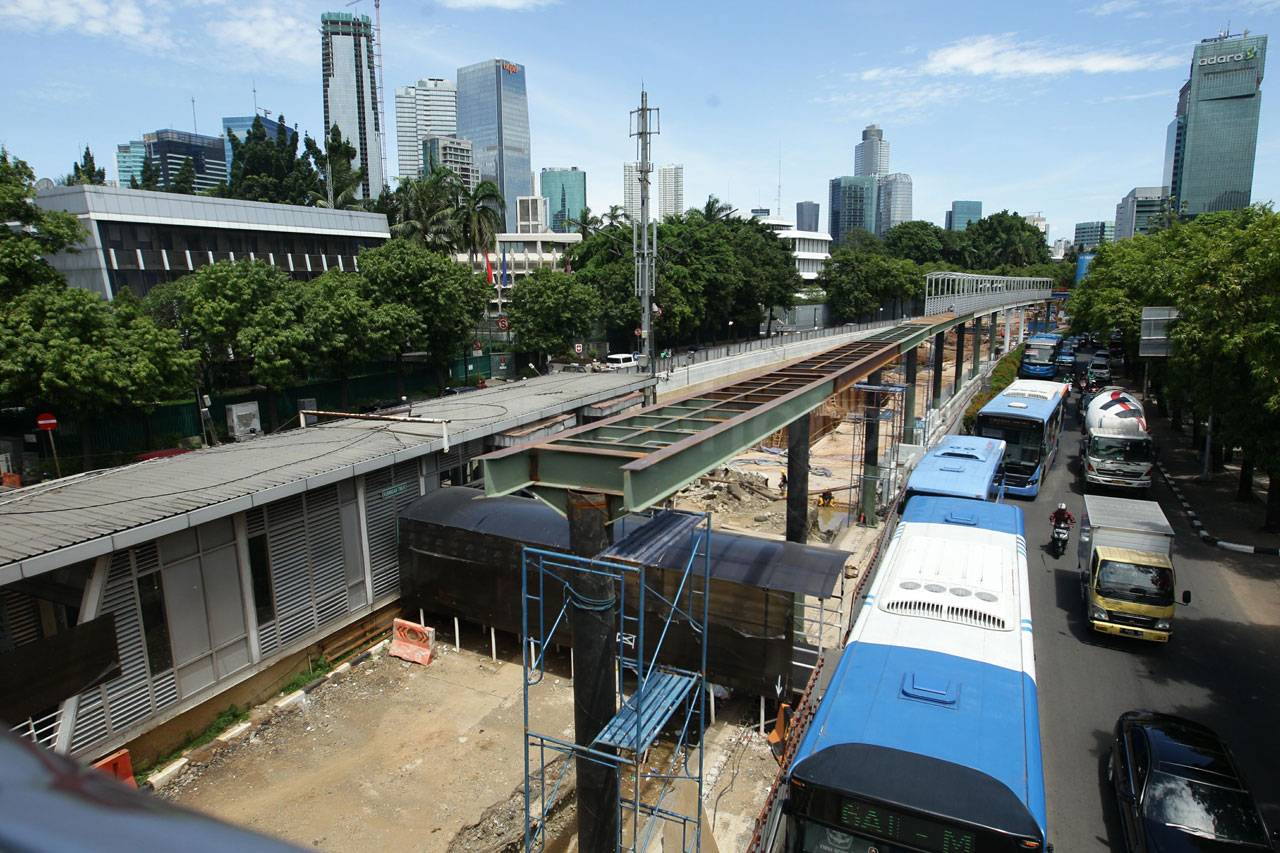 Pembangunan JPO LRT...
