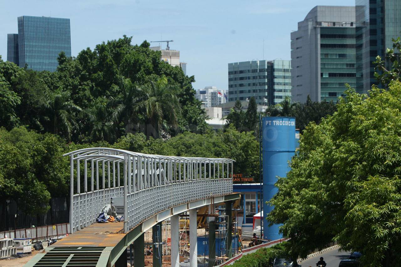 Pembangunan JPO LRT...
