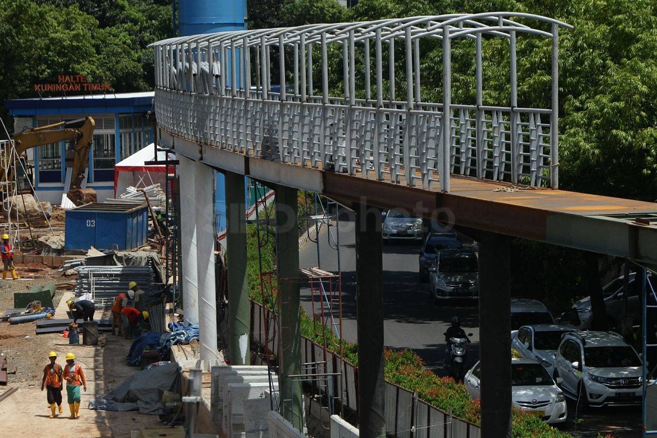 Pembangunan JPO LRT...