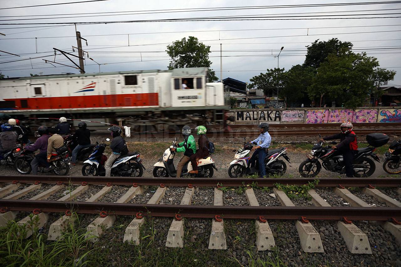 Perlintasan Kereta Api...