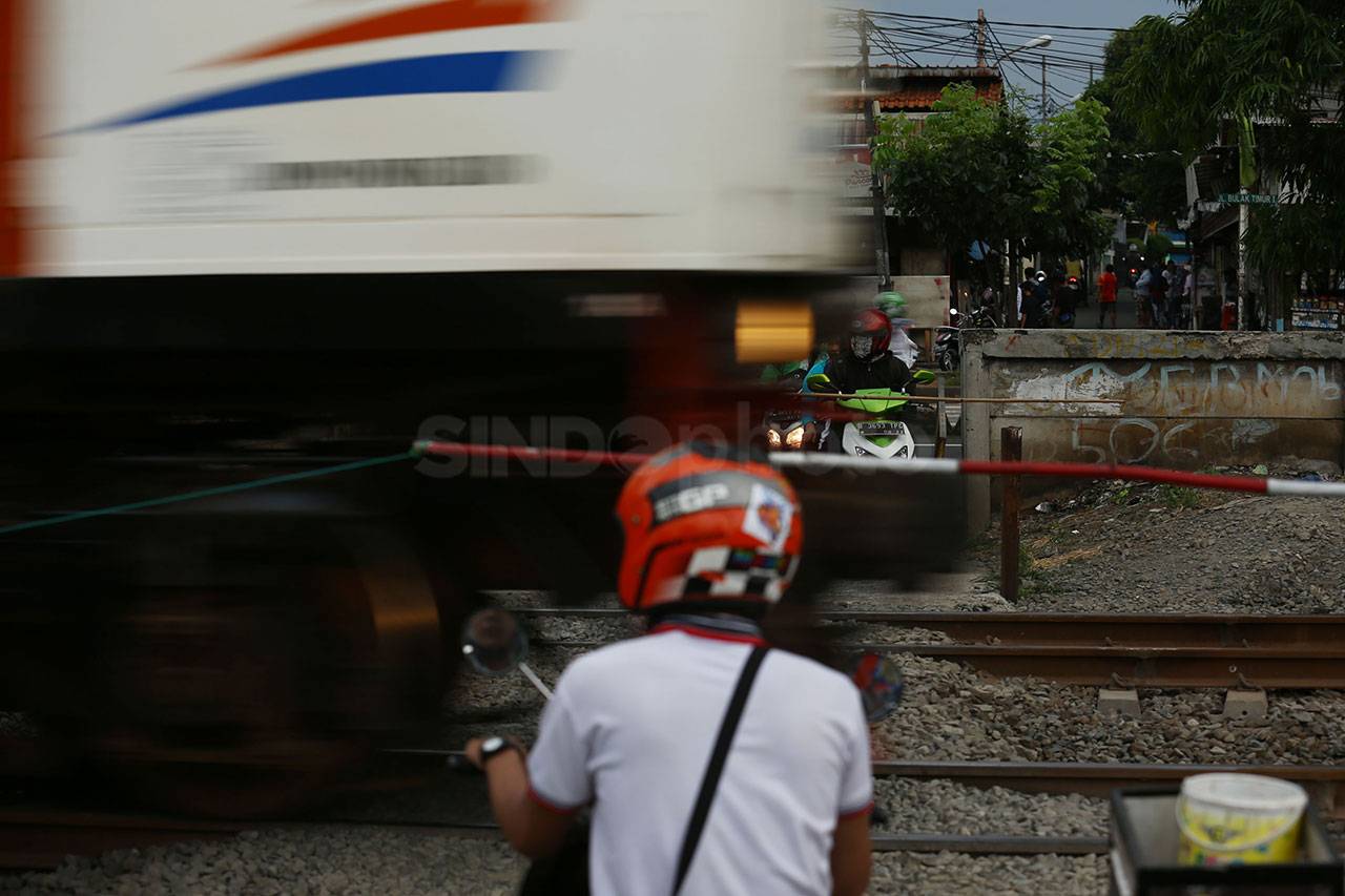 Perlintasan Kereta Api...